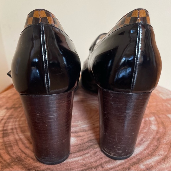 authentic LOUIS VUITTON DAMIER EBENE PATTERN PATENT LEATHER PUMPS - Picture 3 of 7